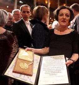 Herta Müller accepting prize